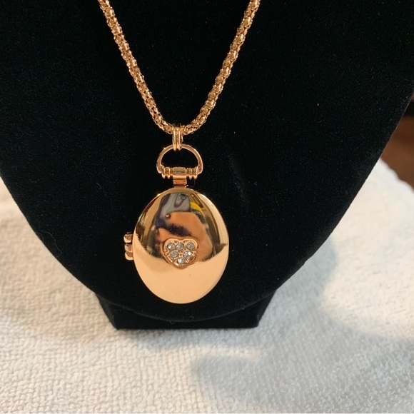 Avon Metal oval locket  rose Goldtone  Necklace. NIB 2017 - Picture 7 of 7